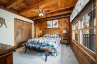 Cherokee Winds 2 Bedroom Cabin by RedAwning