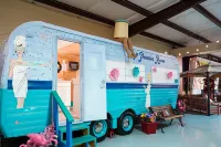 Lone Star Glamp Inn Hotels in Round Top