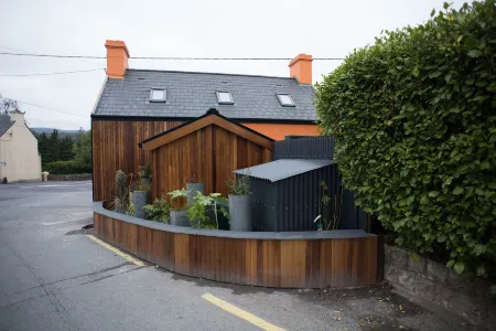 Charming 2-Bed House in West Cork Cupid's Cottage Отели в г. Glengarriff