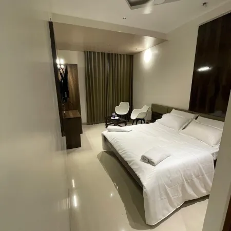 Model Grand Inn