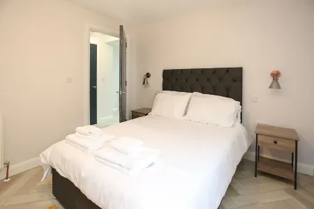 No1 Luxury Service Apartments Отели рядом с достопримечательностью «Clarendon Dock»