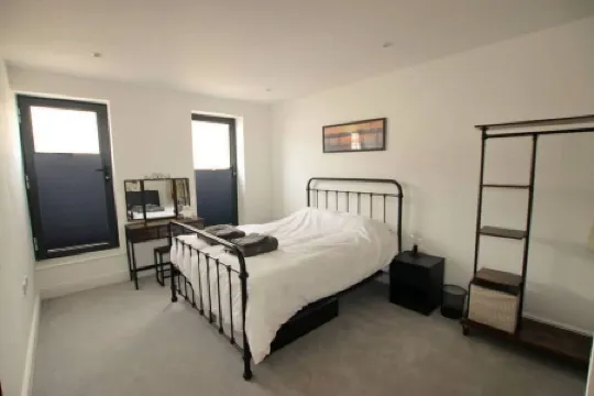 Modern Home for Small Groups by Stones Throw Apartments - Free Parking - Sea View