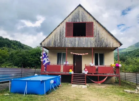 Guest House Racha Отели в г. Гори