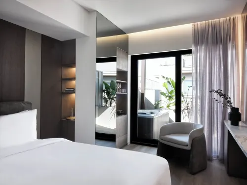 Nur Edge Aparthotel - Acropolis Skyline - Homestays