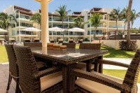 디 엘리먼츠 오션프론트 & 비치사이드 콘도 호텔