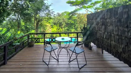 Issara Boutique Winery Hotel Отели рядом с достопримечательностью «Muak Lek waterfall»