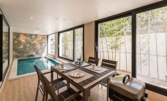 Albescent Poolvilla