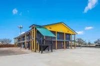 Scottish Inns Hotels near MIDWAY COMMONS
