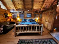 A Rushing Stream of Dreams Creekside Cabin 1 min to National Park!