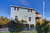 Surf Chalet w/ hot tub and kayaks