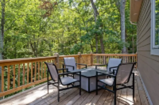 Sam's Place: Brand-new Massanutten custom home with game room!