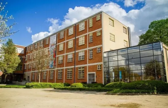 蒂倫豪特都市酒店