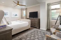 Charming Outdoor Oasis with Hot Tub - Luxurious Coastal Retreat