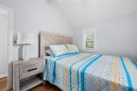 Private Beach Access and Outdoor Shower - Charming Coastal Haven Hotels in Dennis Port