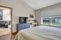 Majestic Views and Wildlife Access - Stunning Mountain Retreat فنادق في Fraser