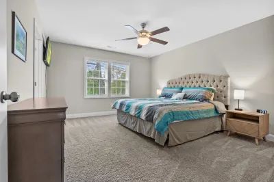 Modern Retreat - WiFi, Fully Equipped Kitchen, Laundry