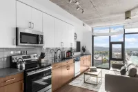 Central Location with Full Kitchen and Wi-Fi - Exquisite Urban Retreat