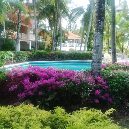Coco Reef Resort & Spa