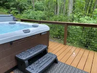 Beautiful Views! Hand Built Log Cabin with Hot Tub and Fire Pit
