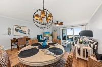 Ocean Front Deck and Mesmerizing Sunsets - Charming Coastal Retreat