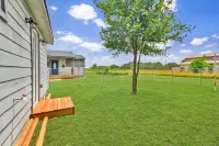 Charming Cottage with Spacious Backyard - Inviting Hill Country Escape