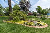 Prime Location with Nearby Trails and Dining - Charming Modern Retreat