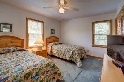 Inviting, dog-friendly home with wraparound decks, washer/dryer & outdoor shower