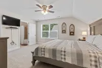 Luxury Amenities and Private Dock - Stunning Lake Norman Retreat