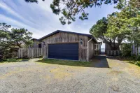 Dog-friendly oceanfront home w/ beach access, deck-minutes from town-EV Charger! Hôtels à proximité de : Bandon Historical Society Museum