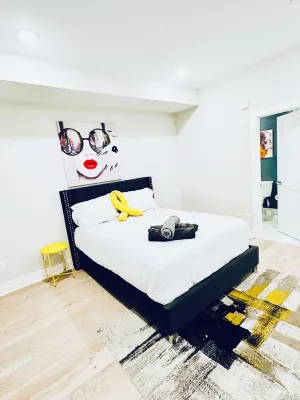 Designer 3BDR Rooftop Monument View&Parking Near H St Corridor Free Cancellation Hotels in 