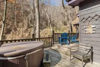 Charming Log Cabin with Hot Tub and Scenic Creek - Idyllic Retreat Các khách sạn ở Mars Hill