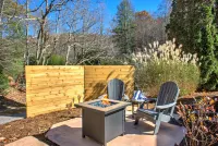 Exquisite Decor and Stunning Outdoor Space - Charming Mountain Retreat Hotels near Charles D Owen Park