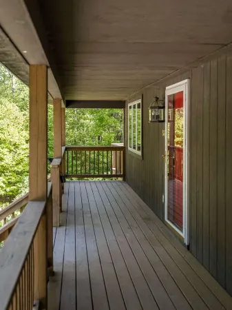 Charming Chalet with Deck and Fire Pit - Serene Nature Retreat