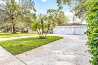 Serene Lakefront Oasis with Pool and Theater - Exquisite Family Retreat Hotels in Keystone