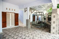Homestay 45 Banyuwangi Hotels in Giri