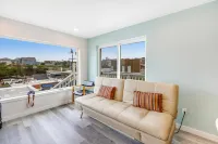 Lovely ocean-view cottage next to Nye Beach access - EV charger on-site