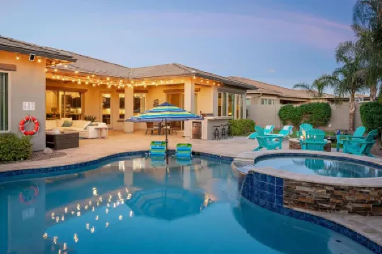 Heated Pool, Spa, Firepit and Putting Green - Exquisite Oasis