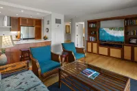 Spacious Living Area and Private Lanai - Charming Garden Retreat