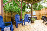 Hot Tub and Modern Comforts in Mountain Haven - Charming Retreat