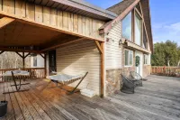 Private Hot Tub and Game Room Fun - Charming Cozy Retreat 클리어스프링 호텔