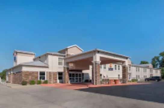 Comfort Inn & Suites Junction City - Near Fort Riley