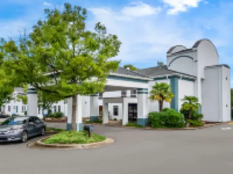 Clarion Pointe Apex - Holly Springs Hotels in Apex