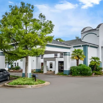 Clarion Pointe Apex - Holly Springs