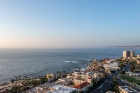 Private Balcony and Panoramic Ocean Views - Stunning Coastal Escape