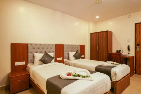 Royal Plaza City Отели рядом с достопримечательностью «J. D. T. Masjid»