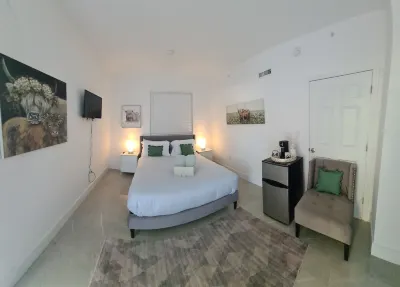 Atrium Hostel Design District