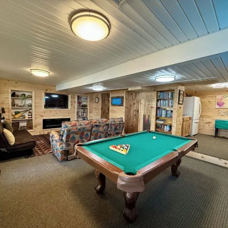 Beautiful 6 Bedroom Cabin on 1100 Acre Lake in Fryeburg Maine