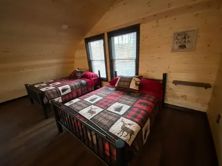 Last Minute and Early Bird Discount -20 Acres in Hocking Hills-Black Bear Cabin