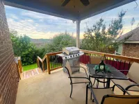 Luxury Getaway - Minutes to Fiesta TX, Hot Tub, Game Room, Arcade, Pet-Friendly