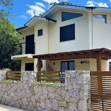 Casa Privativa Com Piscina na Barra da Ferrugem/SC